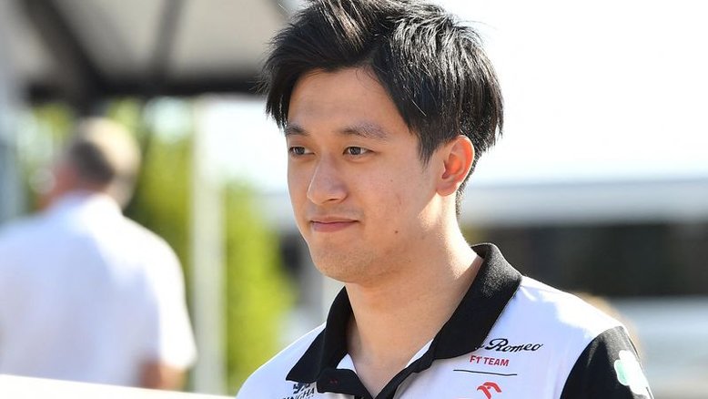 Piloto chinês Zhou vai permanecer na Alfa Romeo em 2023