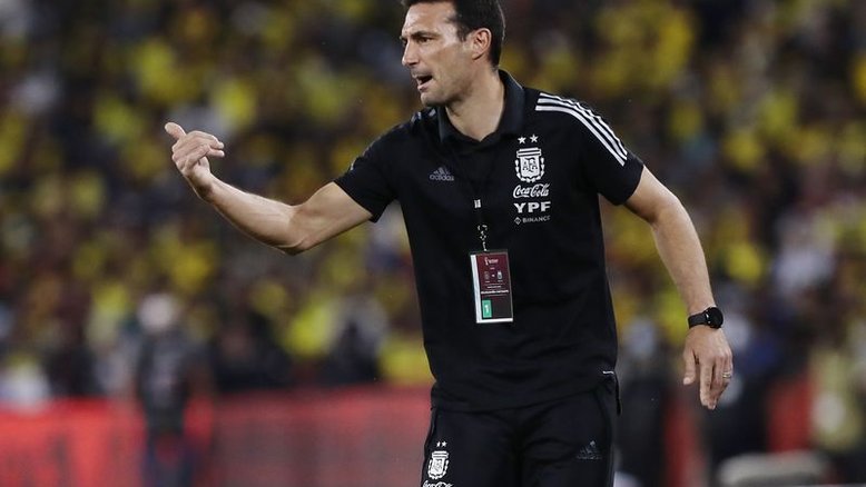 Argentina anuncia permanência do técnico Scaloni até Copa do Mundo de 2026