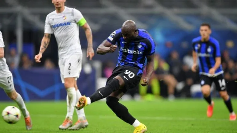Inter de Milão goleia e avança na Liga dos Campeões; Barcelona está eliminado