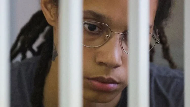 EUA protestam contra transferência da estrela do basquete Griner para colônia penal russa