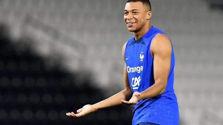 Desfalque de Benzema pode ser bênção para França, especialmente para Mbappé