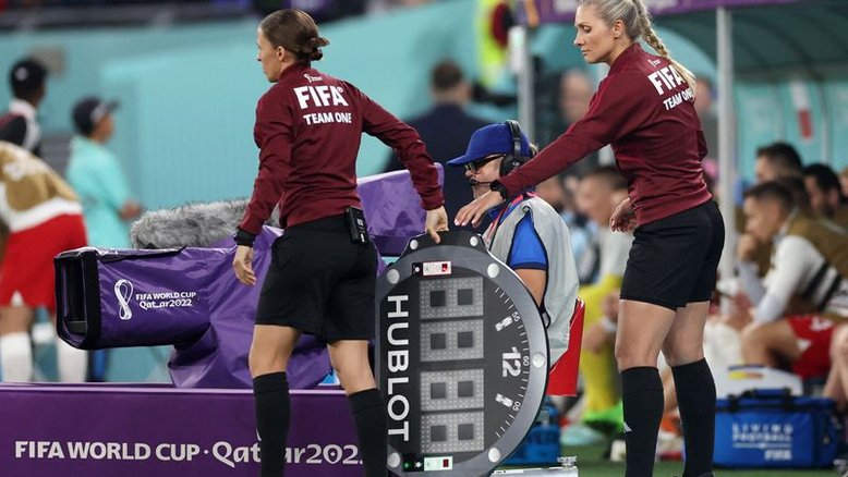 Francesa Frappart se torna primeira mulher a trabalhar na arbitragem em partida da Copa do Mundo