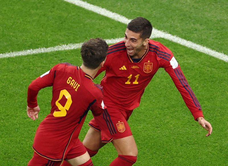Gavi, da Espanha, se torna o terceiro jogador mais jovem a marcar um gol em  Copas, espanha