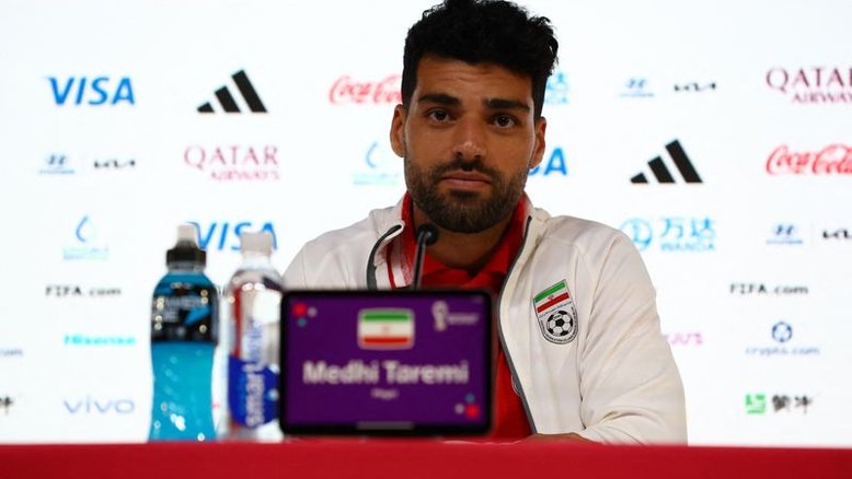 Jogadores do Irã não foram pressionados por não cantarem hino na estreia, diz Taremi