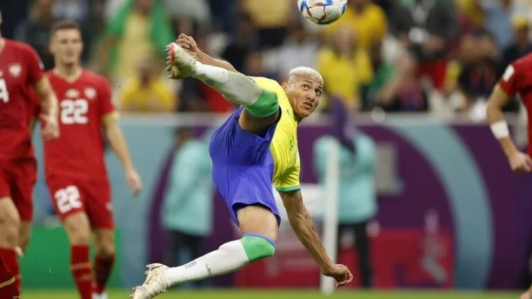 Brasil vence Sérvia por 2 x 0 em estreia na Copa do Mundo com golaço de Richarlison