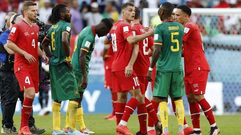 Grupo de conscientização sobre daltonismo critica Fifa por uniformes em jogo Suíça x Camarões