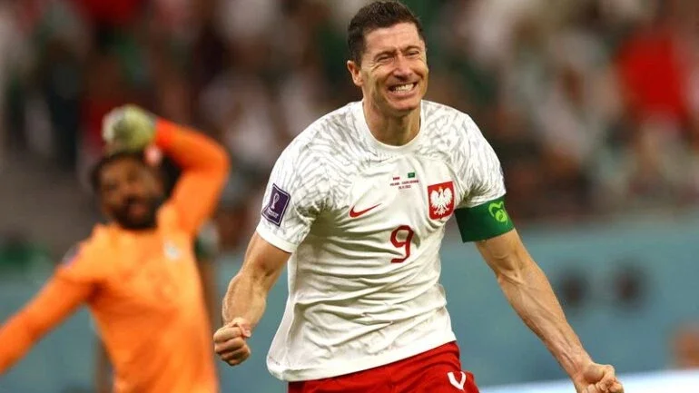 Lewandowski marca primeiro gol em Copas em vitória polonesa sobre Arábia Saudita