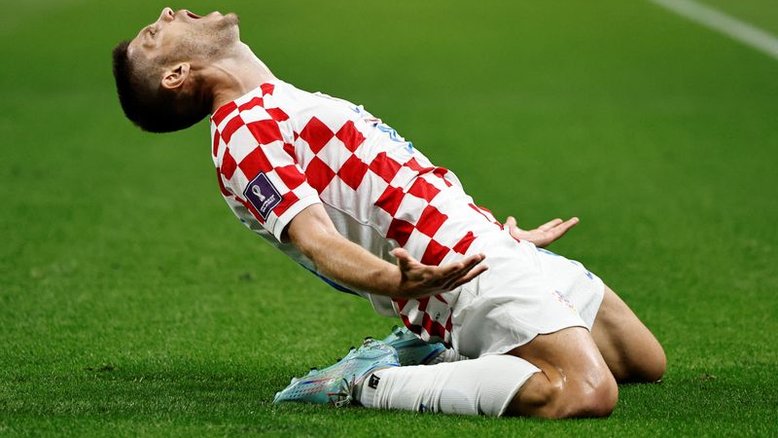 Kramaric marca duas vezes e Croácia elimina o Canadá com goleada de 4 x 1