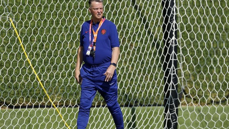 Van Gaal diz que "não correrá riscos" com Depay em duelo contra Catar