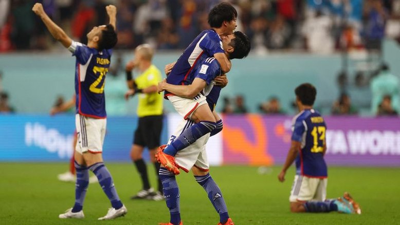 Japão vence Espanha de virada e avança em primeiro do grupo para as oitavas de final