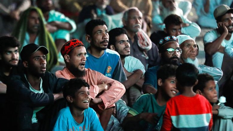 Copa do Mundo incendeia torcedores no "Mini Brasil" do Paquistão