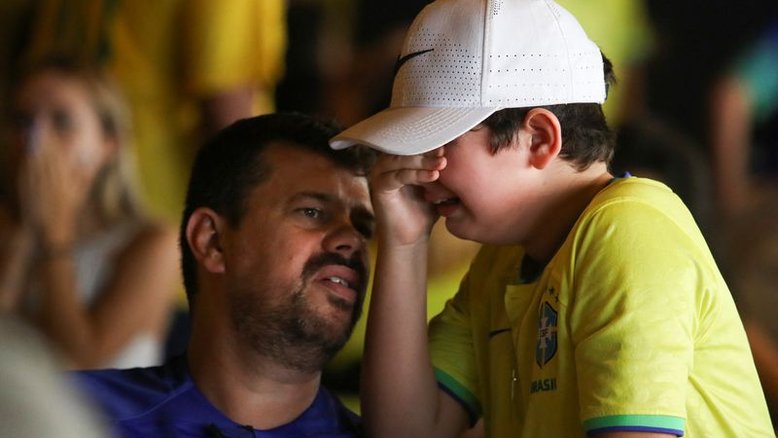 "Maldição das quartas": torcida do Brasil lamenta e reclama de mais uma eliminação na Copa