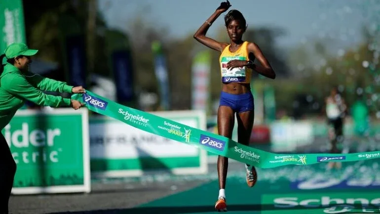 Maratonistas quenianas Kipyokei e Rionoripo são suspensas por doping