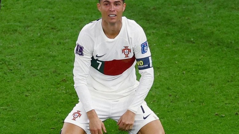 Cristiano Ronaldo assina com clube saudita Al Nassr por 2 anos