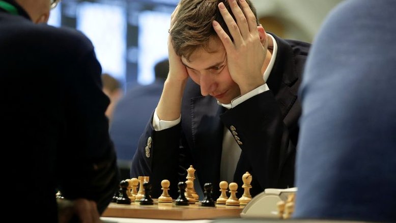 Grão-mestre de xadrez Karjakin é suspenso por 6 meses por comentários favoráveis à Rússia