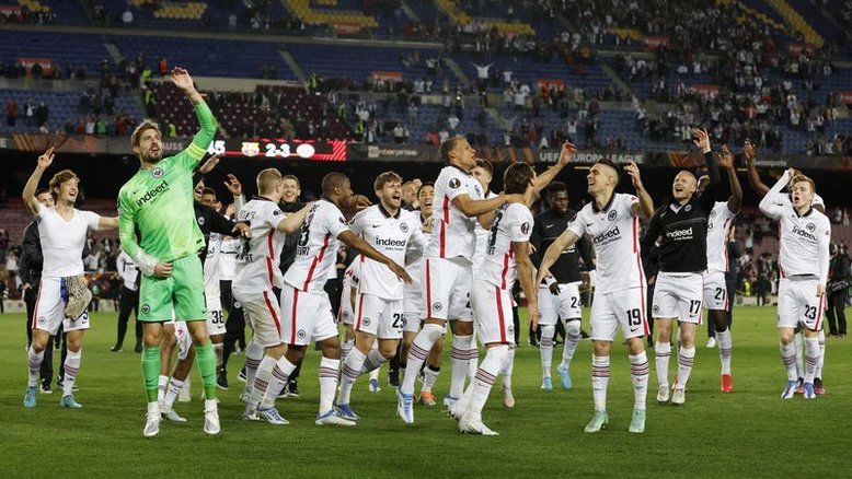 Eintracht Frankfurt elimina Barcelona e avança à semifinal da Liga Europa
