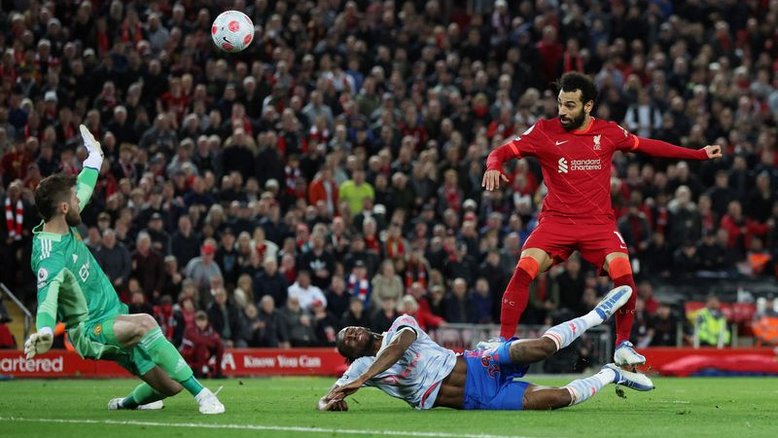 Liverpool assume a liderança após golear o United, com dois de Salah