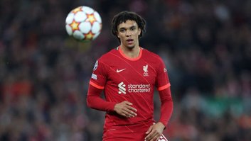 Real Madrid oficializa contratação de Alexander-Arnold e reforça defesa para Mundial