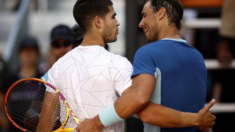 Alcaraz surpreende ídolo Nadal e enfrentará Djokovic na semifinal em Madri