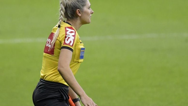 Copa do Mundo terá árbitras pela primeira vez no Catar, assistente brasileira é chamada