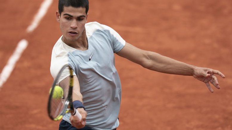 Alcaraz sobrevive a match point para vencer Ramos-Viñolas em Roland Garros