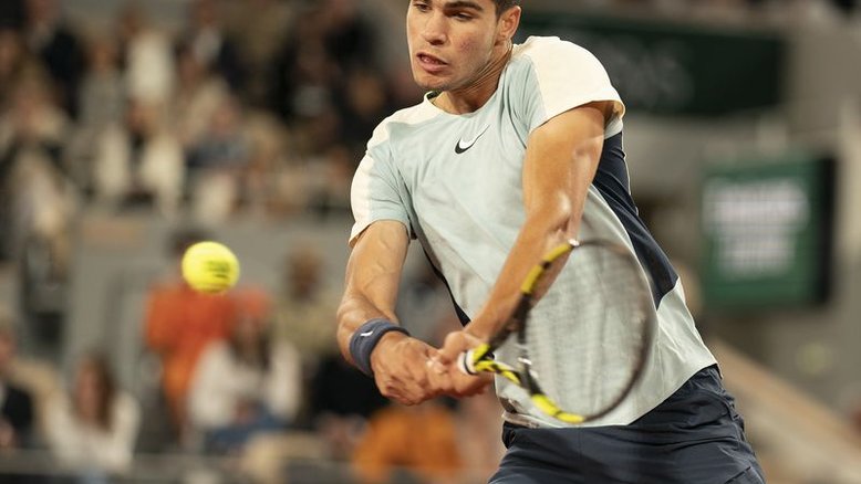 Alcaraz brilha e avança para as oitavas de final em Roland Garros