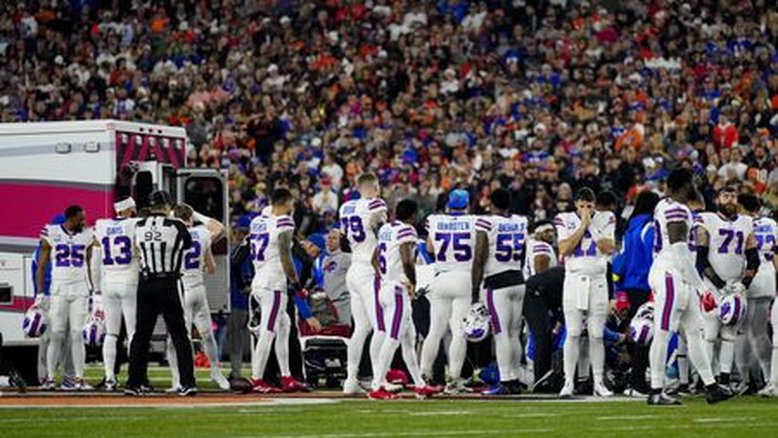 Hamlin mostra melhora após parada cardíaca em jogo da NFL, mas permanece em estado grave