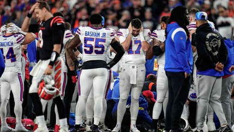 Hamlin respira sem tubo e conversa com companheiros após parada cardíaca em jogo da NFL
