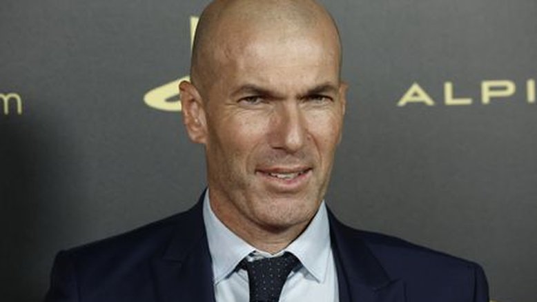 Presidente da federação francesa pede desculpas por "comentários constrangedores" sobre Zidane