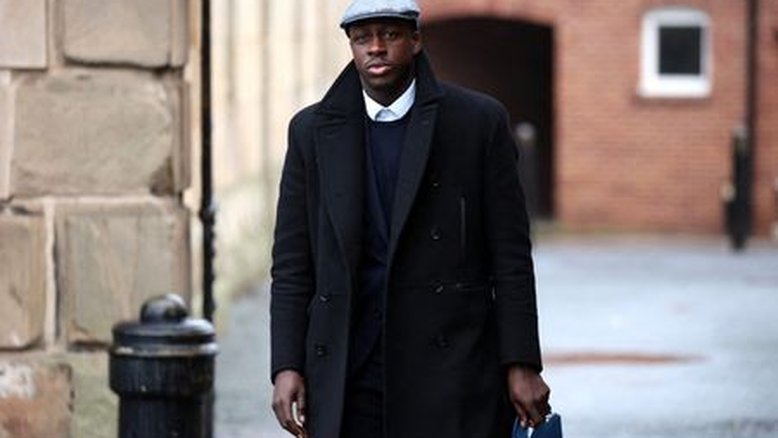 Lateral do Manchester City Mendy é inocentado de seis acusações de estupro