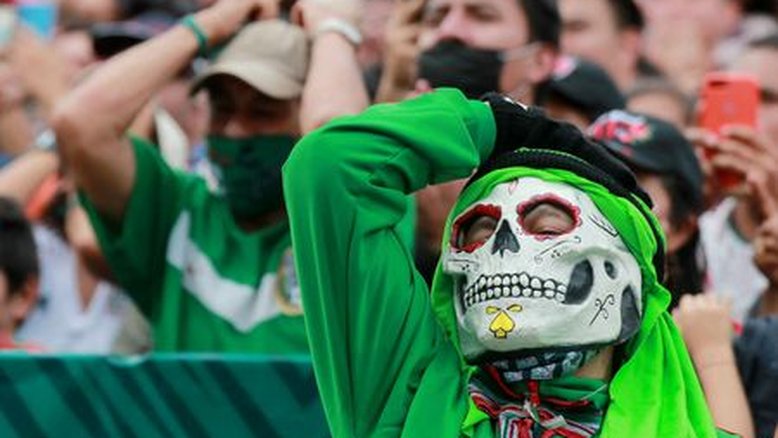 Fifa pune México por cantos ofensivos de torcedores durante jogos da Copa do Mundo