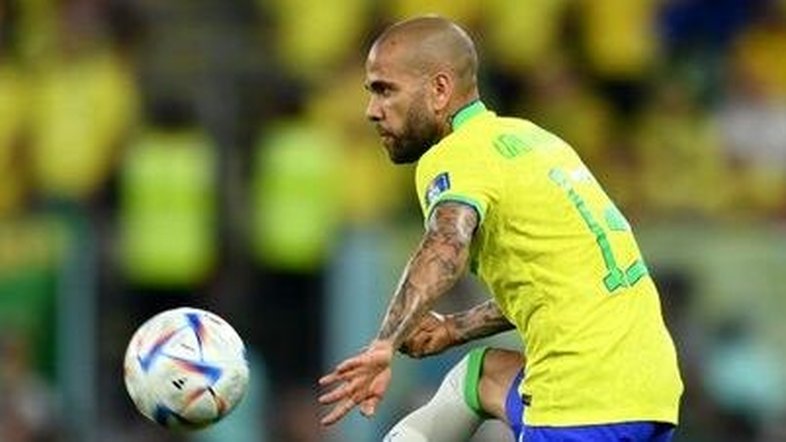 Daniel Alves é preso na Espanha sem direito a fiança por acusação de agressão sexual