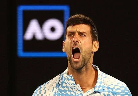 Djokovic avança rumo ao 10º título do Aberto da Austrália; brasileiros vão à final de duplas mistas