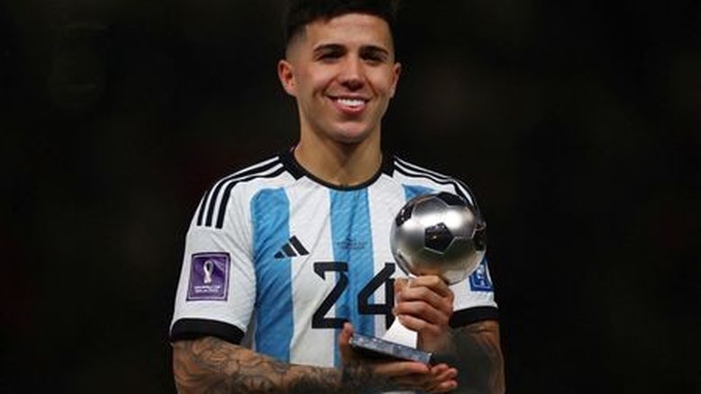 Chelsea anuncia contratação recorde do argentino Enzo Fernández