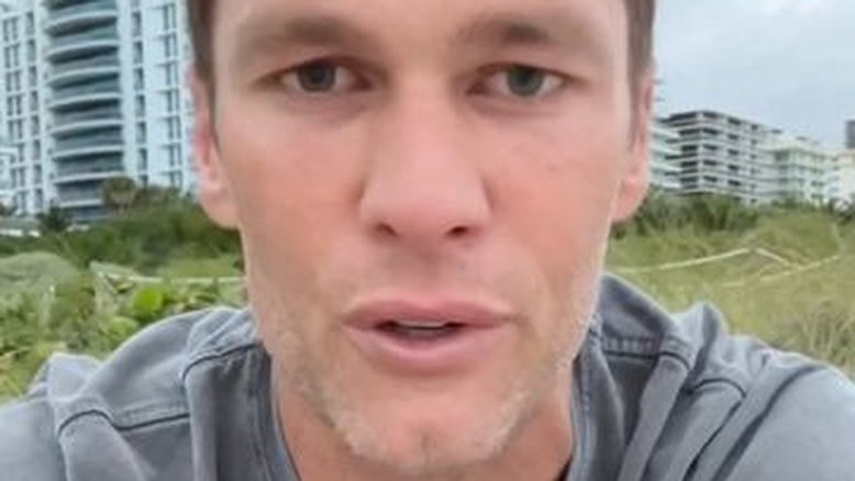 Tom Brady anuncia aposentadoria do futebol americano