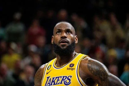 LeBron James chega ao fim de contrato com os Lakers e não descarta aposentadoria