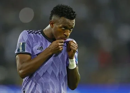 Vinícius Jr. aproveita recepção calorosa no Marrocos após ataques na Espanha