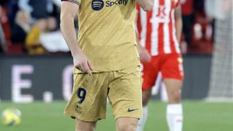 Lewandowski deve desfalcar Barcelona em jogo contra o Real Madrid por lesão