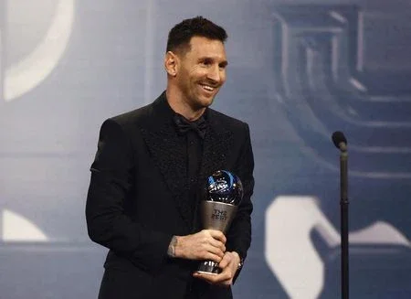 Messi ganha prêmio "The Best" de melhor jogador do ano em cerimônia dominada pela Argentina
