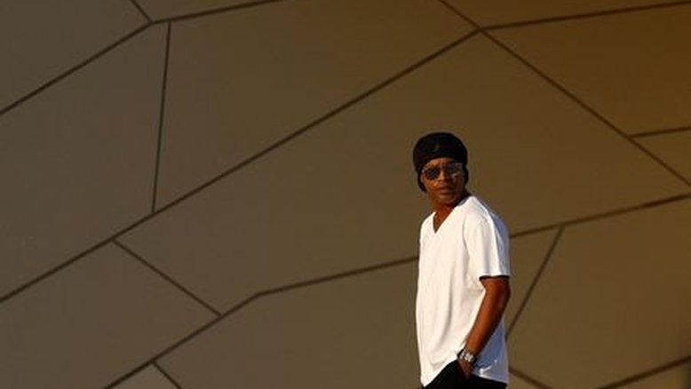 Filho de Ronaldinho Gaúcho assina com academia de base do Barcelona