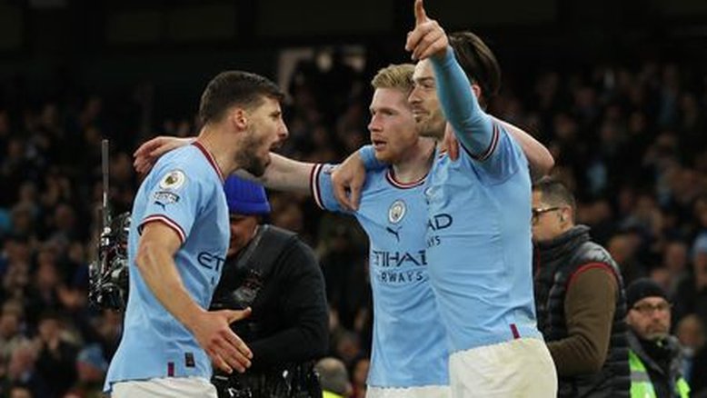 Manchester City atropela o Arsenal com dois gols de De Bruyne