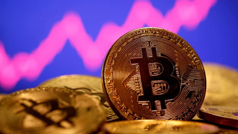 Bitcoin sobe 8% e recupera-se parcialmente após derrocada
