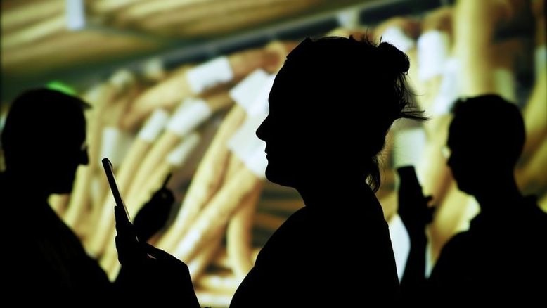 Regulador da internet da China aponta 33 apps por violarem regras de privacidade