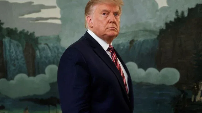 Conselho de supervisão do Facebook mantém suspensão de Trump