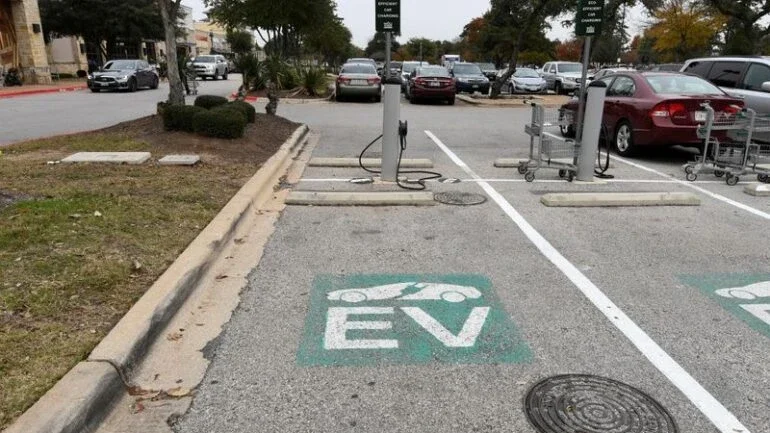 Parlamentares dos EUA defendem veículos elétricos e rede nacional de estações de recarga