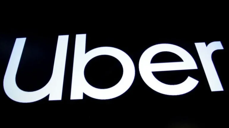 Uber e 99 reajustam ganhos de motoristas após cancelamentos e aumento da espera