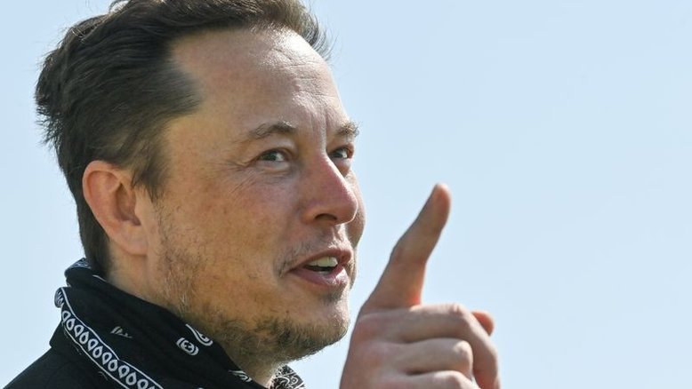Musk diz que Tesla deve lançar protótipo de robô humanoide em 2022