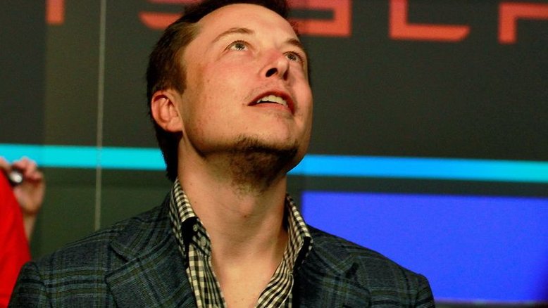 Tesla vende recorde de 241,3 mil veículos no 3º tri, acima das previsões