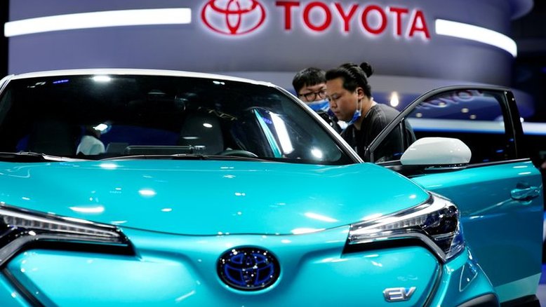 Nem todo mundo deveria dirigir carro elétrico, diz executivo da Toyota