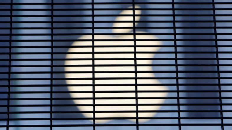 Novas regras propostas por UE ameaçam segurança do iPhone, diz presidente da Apple